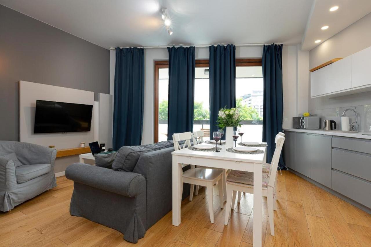 Modern Apartment With Pool Near Golden Terraces Varsóvia Exterior foto